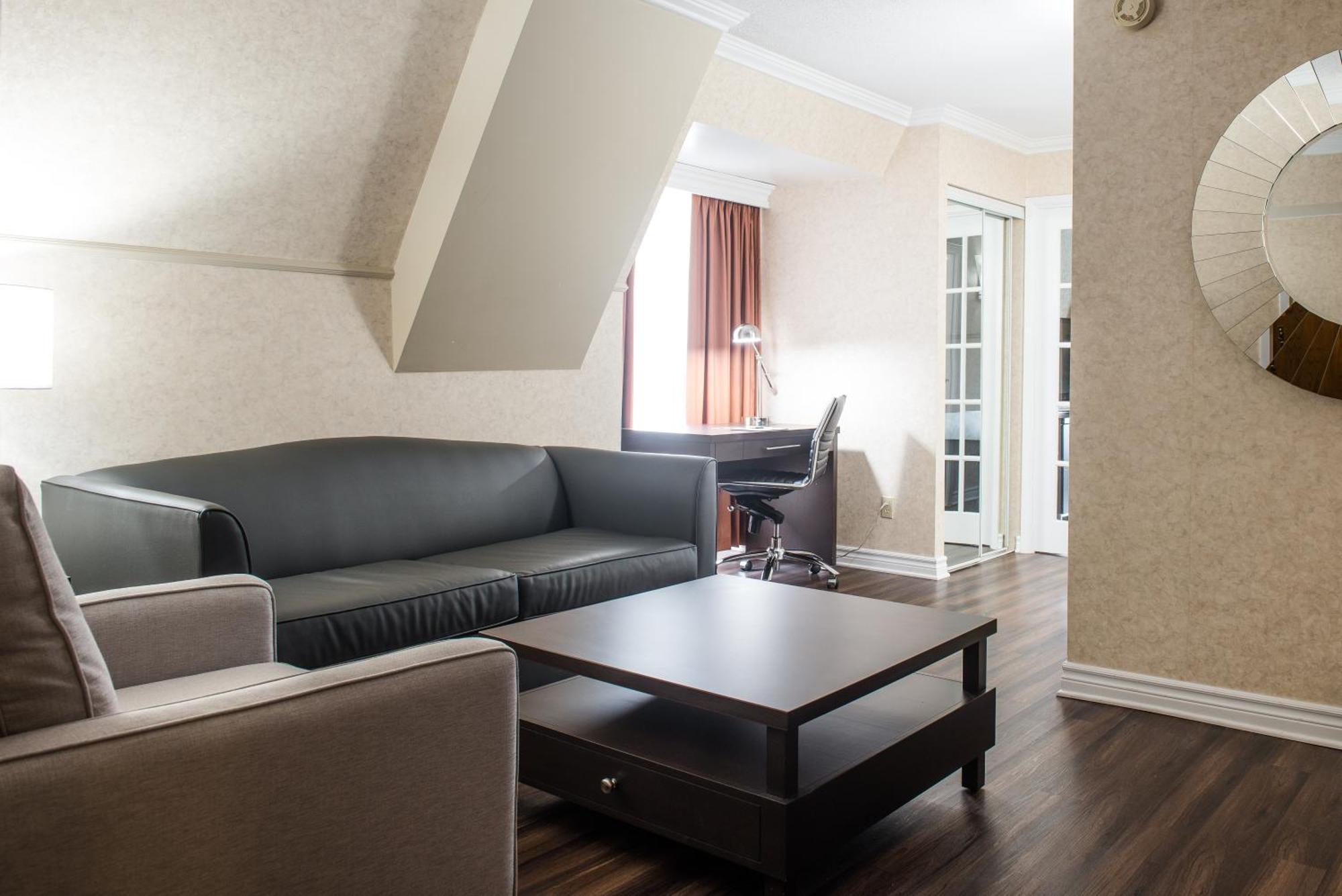 One Room Queen Suite with Sofa bed - Non Smoking
