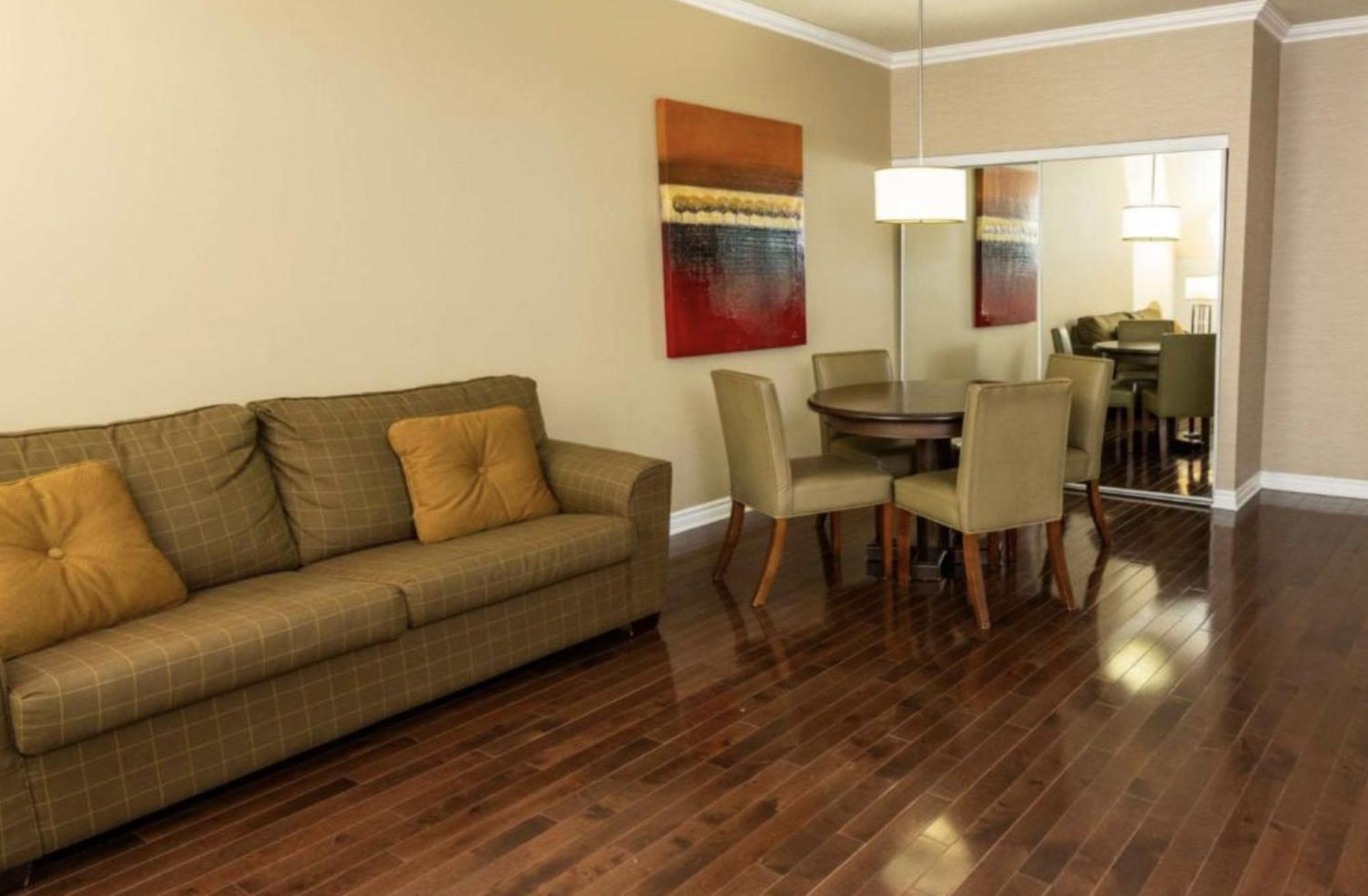 One Room Queen Suite Sofa bed Non Smoking